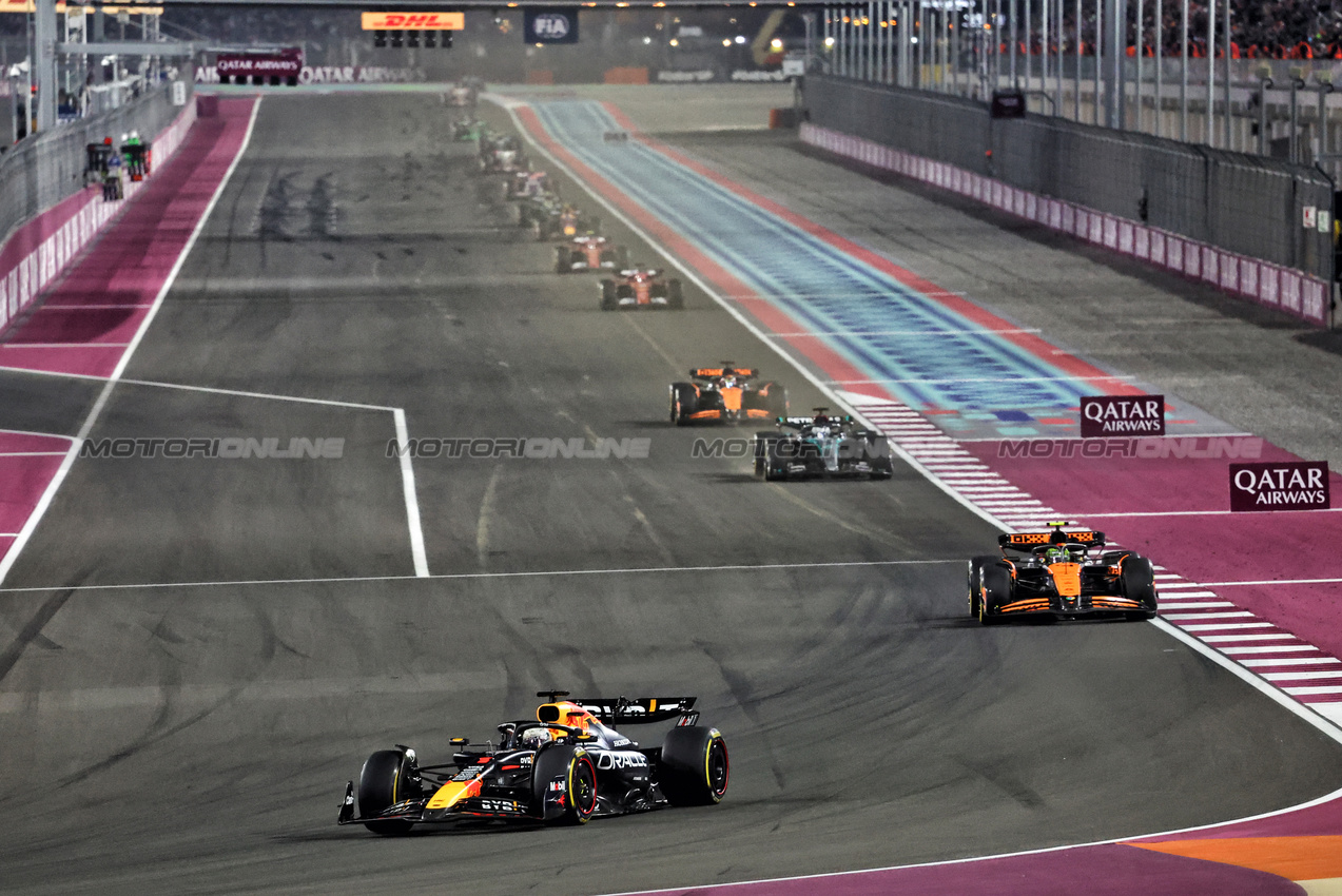 GP QATAR, Max Verstappen (NLD) Red Bull Racing RB20.

01.12.2024. Formula 1 World Championship, Rd 23, Qatar Grand Prix, Doha, Qatar, Gara Day.

- www.xpbimages.com, EMail: requests@xpbimages.com © Copyright: Charniaux / XPB Images