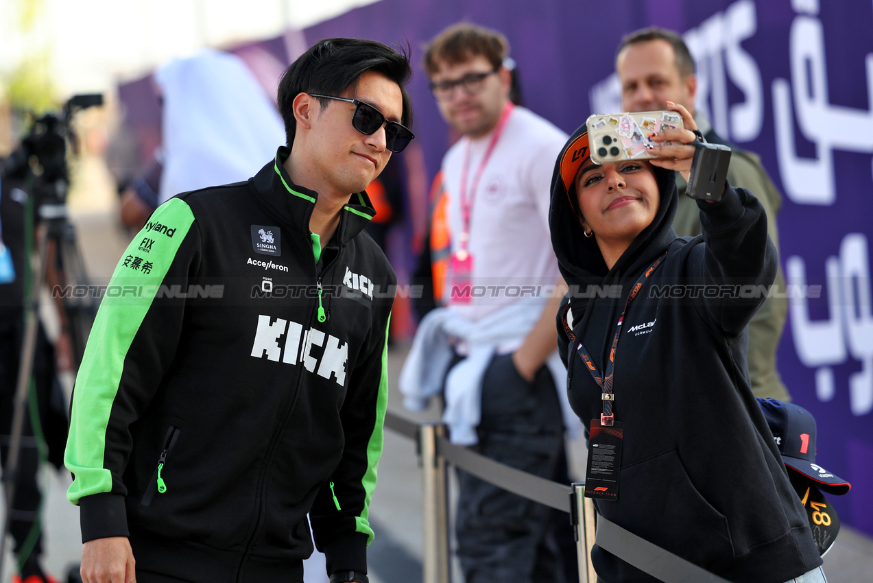 GP QATAR, Zhou Guanyu (CHN) Sauber.

01.12.2024. Formula 1 World Championship, Rd 23, Qatar Grand Prix, Doha, Qatar, Gara Day.

 - www.xpbimages.com, EMail: requests@xpbimages.com © Copyright: Staley / XPB Images