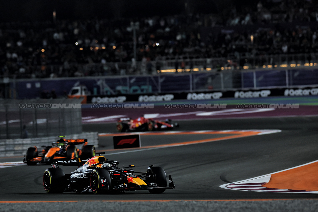 GP QATAR, Max Verstappen (NLD) Red Bull Racing RB20.

01.12.2024. Formula 1 World Championship, Rd 23, Qatar Grand Prix, Doha, Qatar, Gara Day.

 - www.xpbimages.com, EMail: requests@xpbimages.com © Copyright: Staley / XPB Images