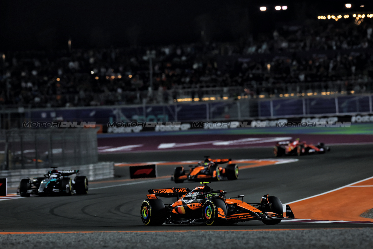 GP QATAR, Lando Norris (GBR) McLaren MCL38.

01.12.2024. Formula 1 World Championship, Rd 23, Qatar Grand Prix, Doha, Qatar, Gara Day.

 - www.xpbimages.com, EMail: requests@xpbimages.com © Copyright: Staley / XPB Images