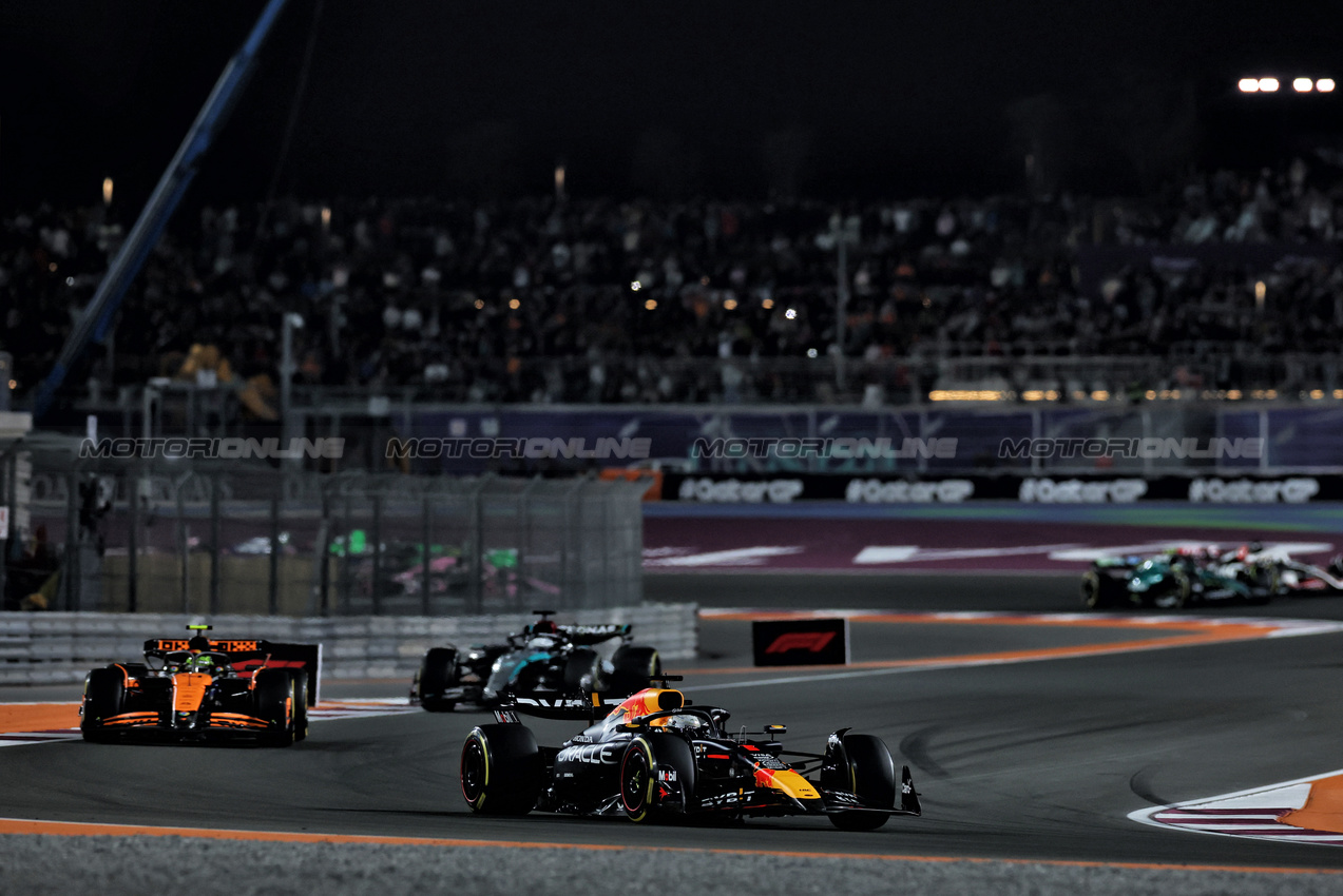 GP QATAR, Max Verstappen (NLD) Red Bull Racing RB20.

01.12.2024. Formula 1 World Championship, Rd 23, Qatar Grand Prix, Doha, Qatar, Gara Day.

 - www.xpbimages.com, EMail: requests@xpbimages.com © Copyright: Staley / XPB Images
