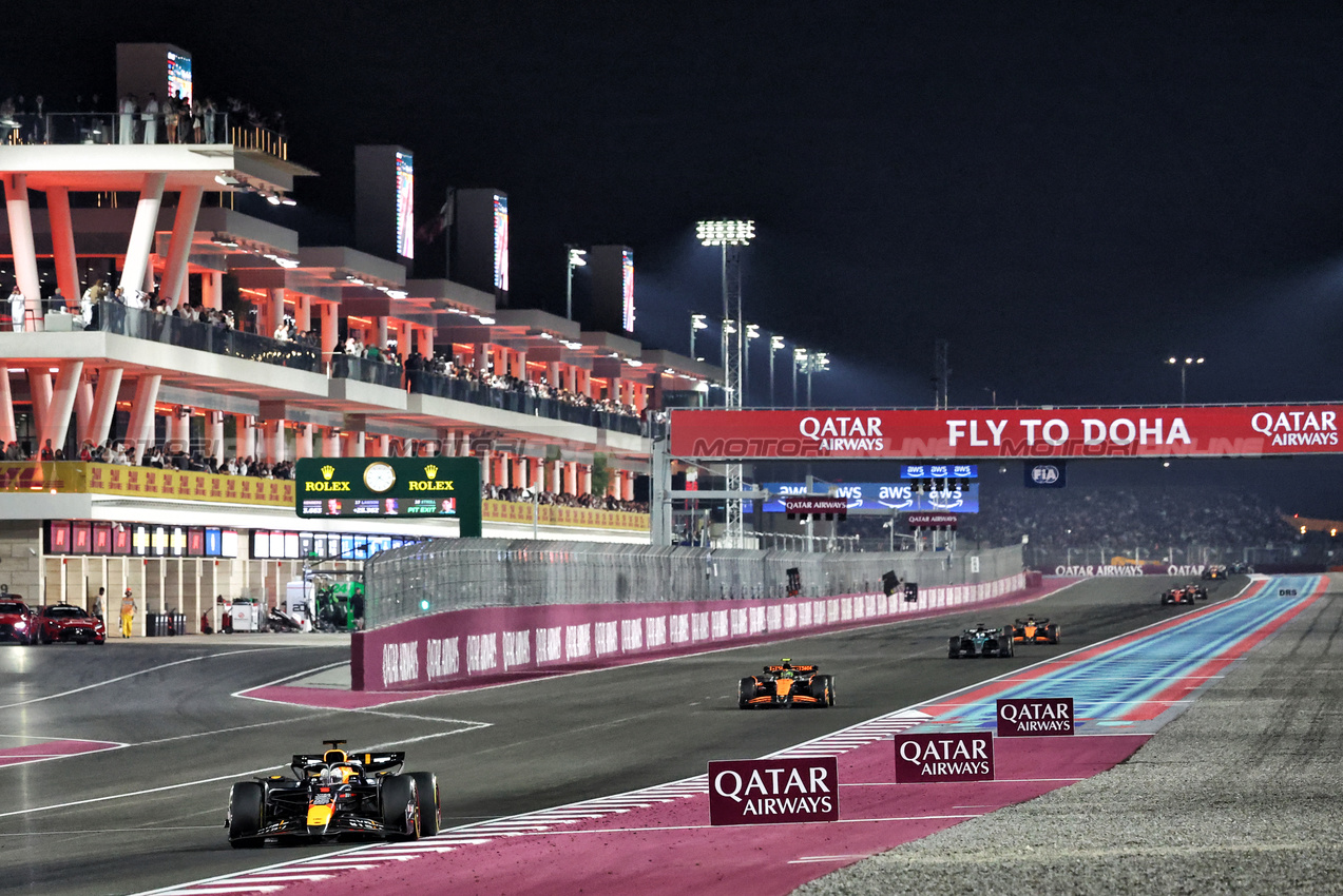 GP QATAR, Max Verstappen (NLD) Red Bull Racing RB20.

01.12.2024. Formula 1 World Championship, Rd 23, Qatar Grand Prix, Doha, Qatar, Gara Day.

- www.xpbimages.com, EMail: requests@xpbimages.com © Copyright: Charniaux / XPB Images