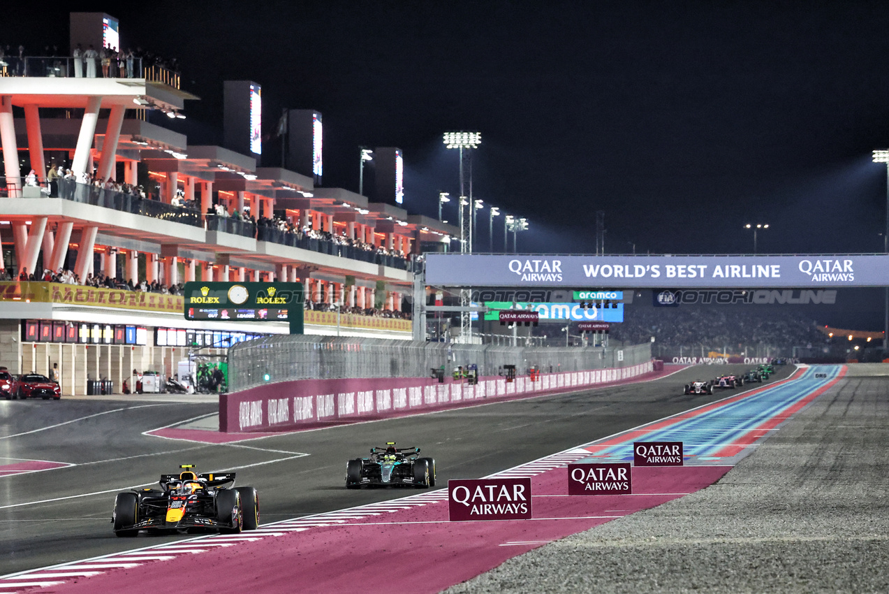 GP QATAR, Sergio Perez (MEX) Red Bull Racing RB20.

01.12.2024. Formula 1 World Championship, Rd 23, Qatar Grand Prix, Doha, Qatar, Gara Day.

- www.xpbimages.com, EMail: requests@xpbimages.com © Copyright: Charniaux / XPB Images