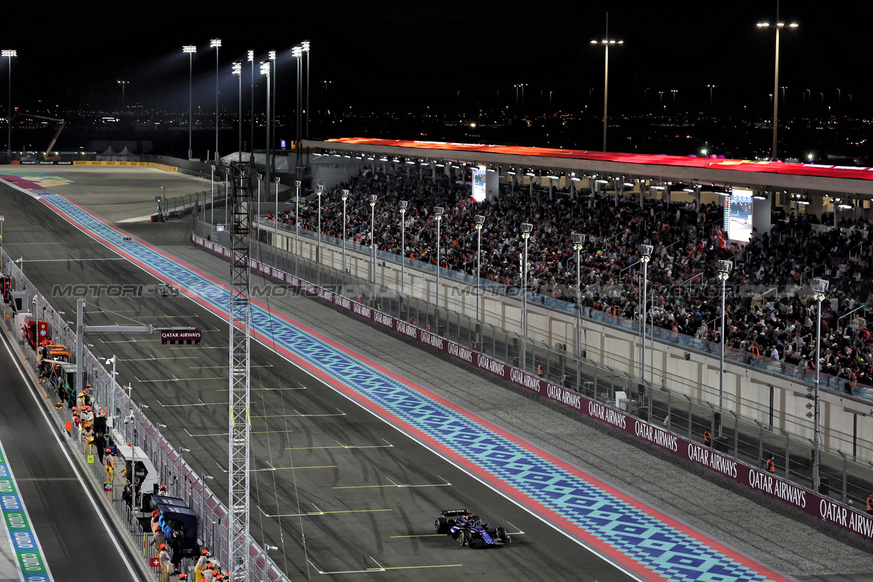 GP QATAR, Alexander Albon (THA) Williams Racing FW46.

01.12.2024. Formula 1 World Championship, Rd 23, Qatar Grand Prix, Doha, Qatar, Gara Day.

- www.xpbimages.com, EMail: requests@xpbimages.com © Copyright: Bearne / XPB Images