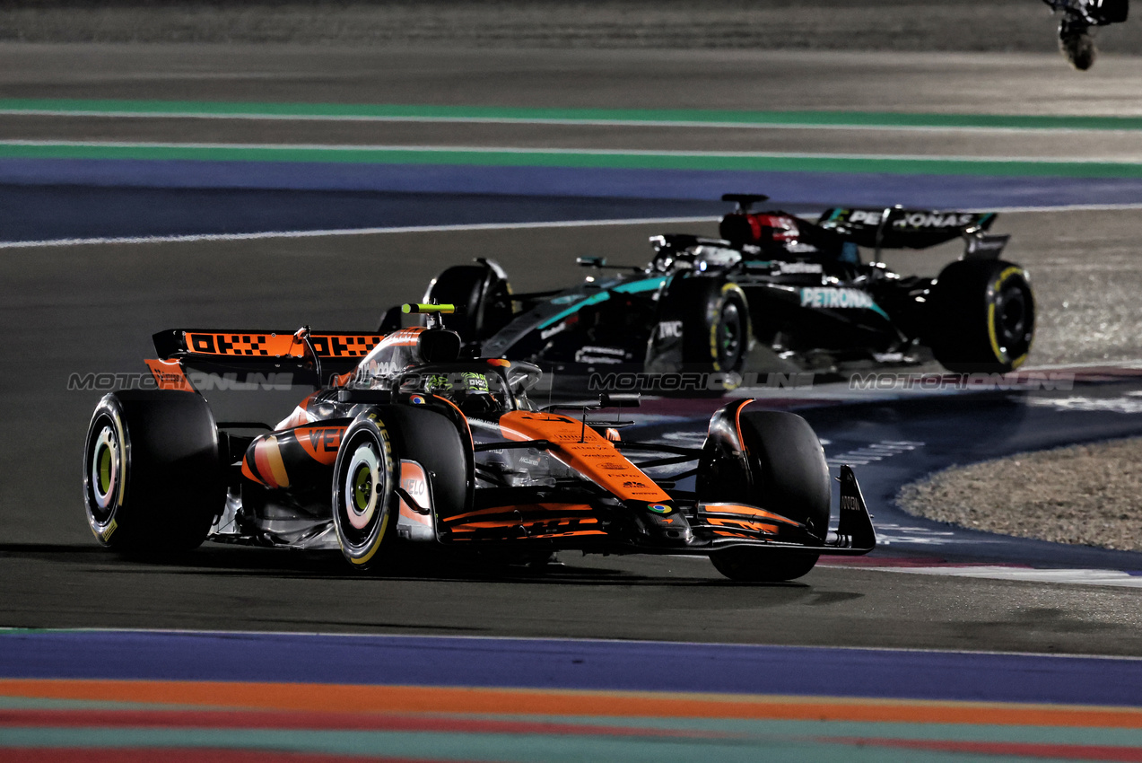 GP QATAR, Lando Norris (GBR) McLaren MCL38.

01.12.2024. Formula 1 World Championship, Rd 23, Qatar Grand Prix, Doha, Qatar, Gara Day.

- www.xpbimages.com, EMail: requests@xpbimages.com © Copyright: Moy / XPB Images