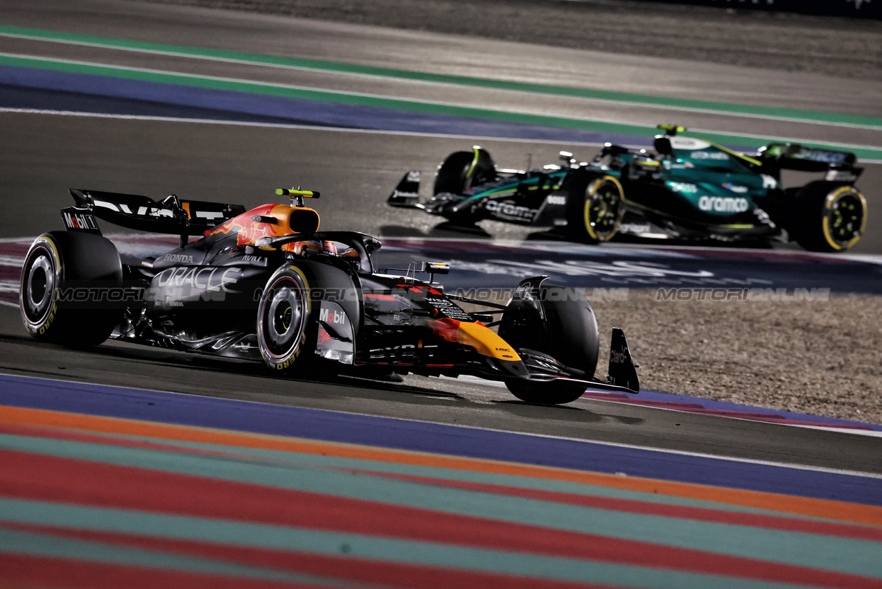 GP QATAR, Sergio Perez (MEX) Red Bull Racing RB20.

01.12.2024. Formula 1 World Championship, Rd 23, Qatar Grand Prix, Doha, Qatar, Gara Day.

- www.xpbimages.com, EMail: requests@xpbimages.com © Copyright: Moy / XPB Images