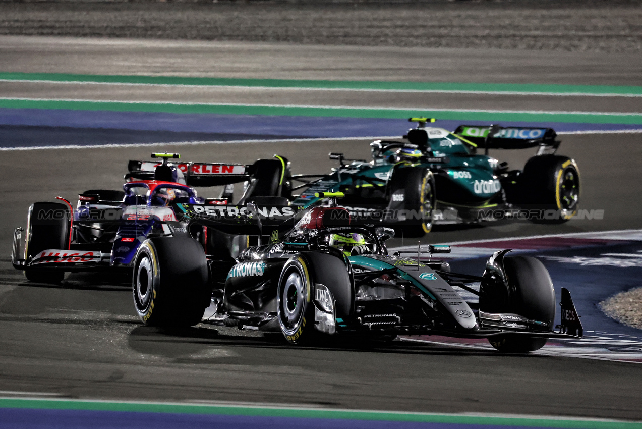 GP QATAR, Lewis Hamilton (GBR) Mercedes AMG F1 W15.

01.12.2024. Formula 1 World Championship, Rd 23, Qatar Grand Prix, Doha, Qatar, Gara Day.

- www.xpbimages.com, EMail: requests@xpbimages.com © Copyright: Moy / XPB Images
