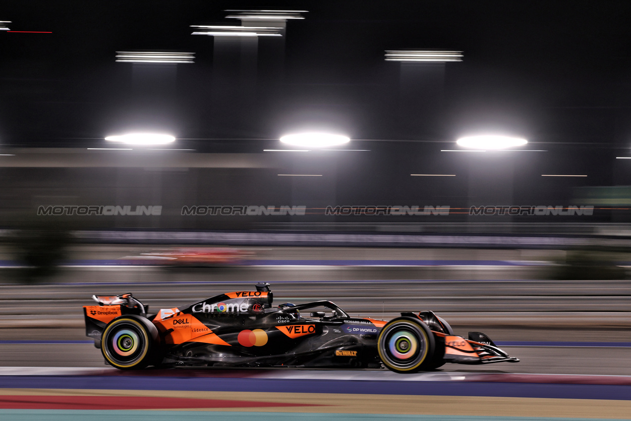 GP QATAR, Oscar Piastri (AUS) McLaren MCL38.

01.12.2024. Formula 1 World Championship, Rd 23, Qatar Grand Prix, Doha, Qatar, Gara Day.

- www.xpbimages.com, EMail: requests@xpbimages.com © Copyright: Moy / XPB Images