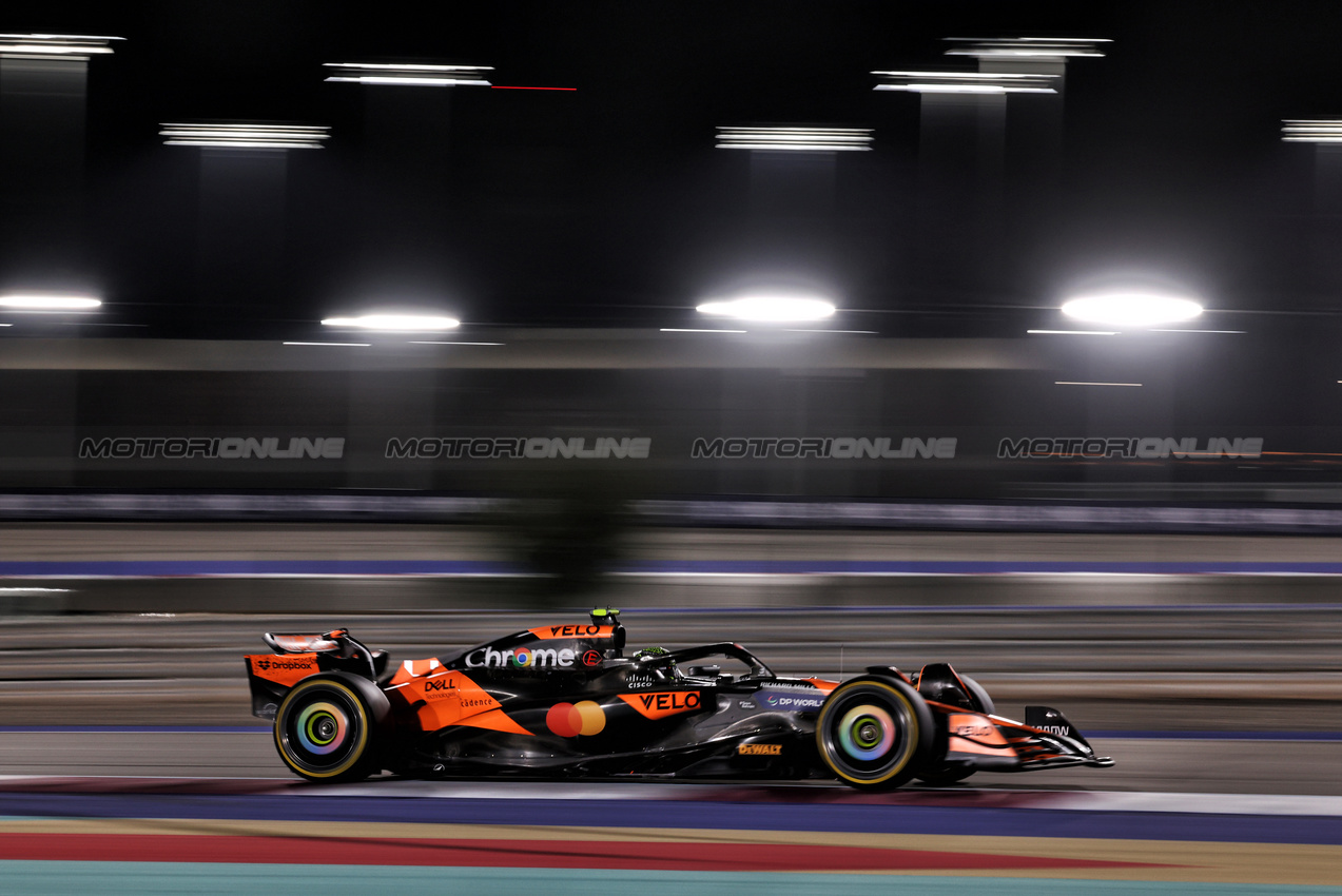 GP QATAR, Lando Norris (GBR) McLaren MCL38.

01.12.2024. Formula 1 World Championship, Rd 23, Qatar Grand Prix, Doha, Qatar, Gara Day.

- www.xpbimages.com, EMail: requests@xpbimages.com © Copyright: Moy / XPB Images