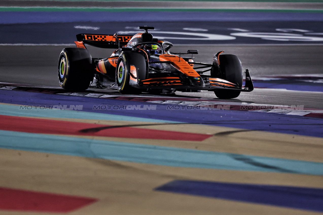 GP QATAR, Oscar Piastri (AUS) McLaren MCL38.

01.12.2024. Formula 1 World Championship, Rd 23, Qatar Grand Prix, Doha, Qatar, Gara Day.

- www.xpbimages.com, EMail: requests@xpbimages.com © Copyright: Moy / XPB Images