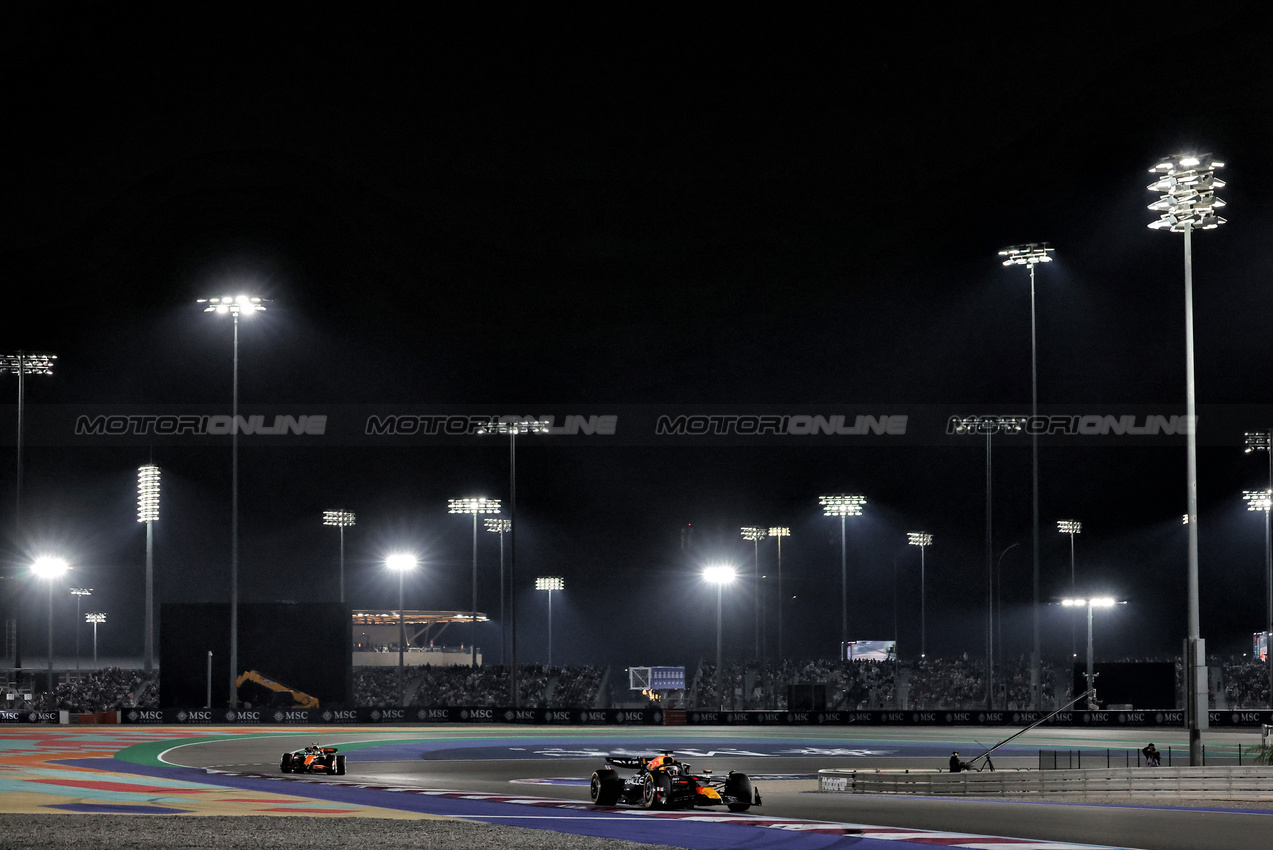 GP QATAR, Max Verstappen (NLD) Red Bull Racing RB20.

01.12.2024. Formula 1 World Championship, Rd 23, Qatar Grand Prix, Doha, Qatar, Gara Day.

- www.xpbimages.com, EMail: requests@xpbimages.com © Copyright: Moy / XPB Images
