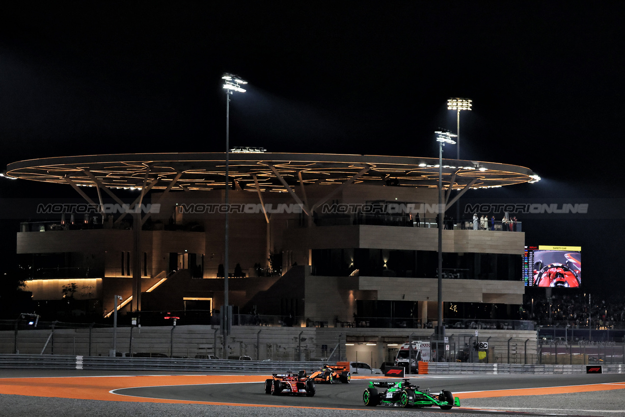 GP QATAR, Valtteri Bottas (FIN) Sauber C44.

01.12.2024. Formula 1 World Championship, Rd 23, Qatar Grand Prix, Doha, Qatar, Gara Day.

- www.xpbimages.com, EMail: requests@xpbimages.com © Copyright: Moy / XPB Images