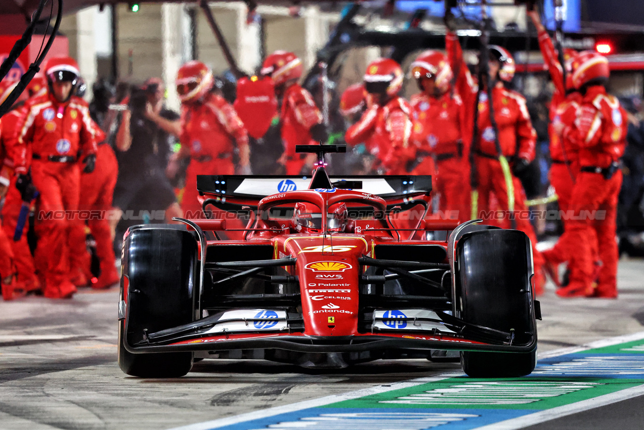 GP QATAR, Charles Leclerc (MON) Ferrari SF-24 makes a pit stop.

01.12.2024. Formula 1 World Championship, Rd 23, Qatar Grand Prix, Doha, Qatar, Gara Day.

- www.xpbimages.com, EMail: requests@xpbimages.com © Copyright: Charniaux / XPB Images