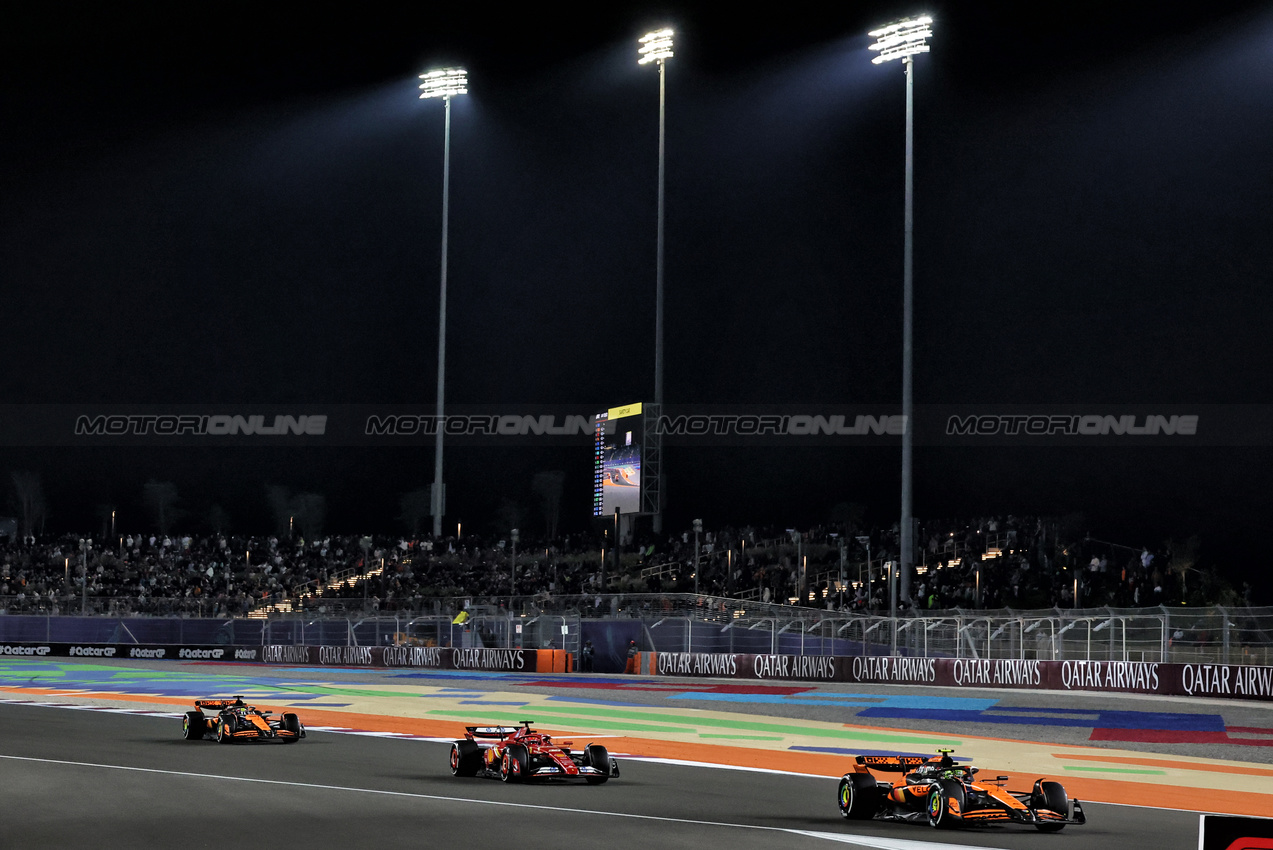 GP QATAR, Lando Norris (GBR) McLaren MCL38.

01.12.2024. Formula 1 World Championship, Rd 23, Qatar Grand Prix, Doha, Qatar, Gara Day.

- www.xpbimages.com, EMail: requests@xpbimages.com © Copyright: Moy / XPB Images