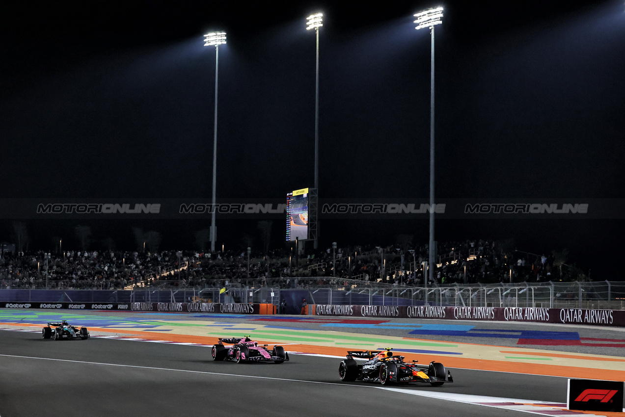 GP QATAR, Sergio Perez (MEX) Red Bull Racing RB20.

01.12.2024. Formula 1 World Championship, Rd 23, Qatar Grand Prix, Doha, Qatar, Gara Day.

- www.xpbimages.com, EMail: requests@xpbimages.com © Copyright: Moy / XPB Images
