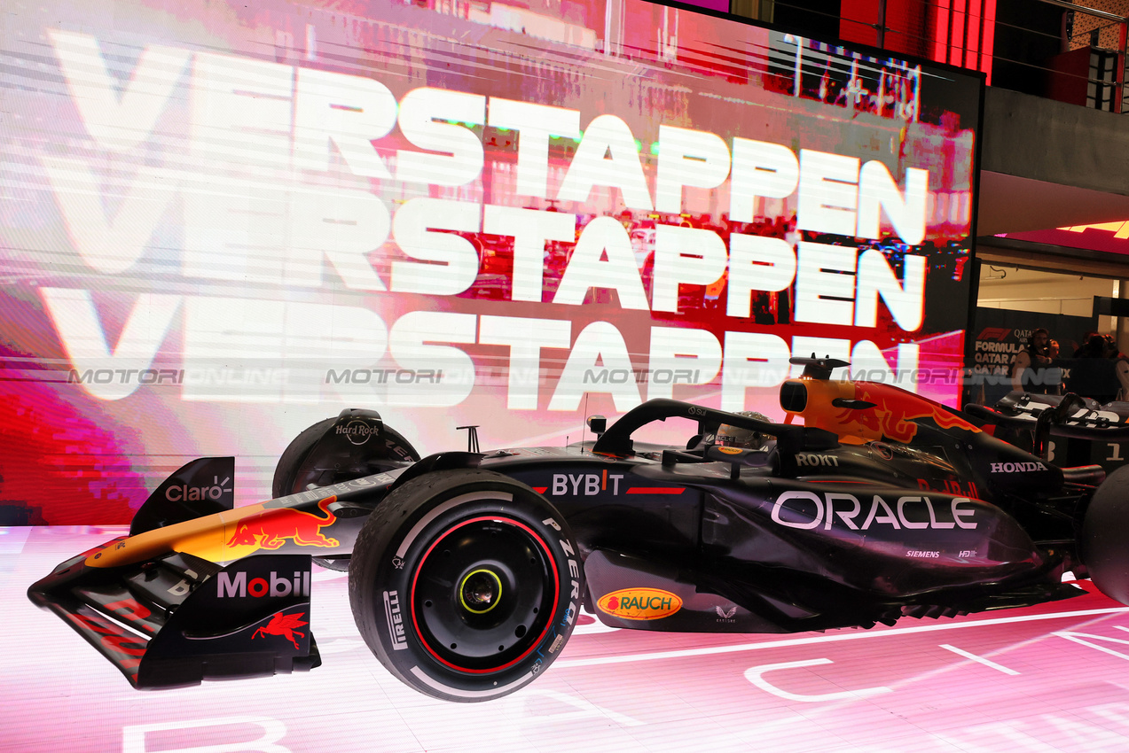GP QATAR, Gara winner Max Verstappen (NLD) Red Bull Racing RB20 in parc ferme.

01.12.2024. Formula 1 World Championship, Rd 23, Qatar Grand Prix, Doha, Qatar, Gara Day.

- www.xpbimages.com, EMail: requests@xpbimages.com © Copyright: Bearne / XPB Images