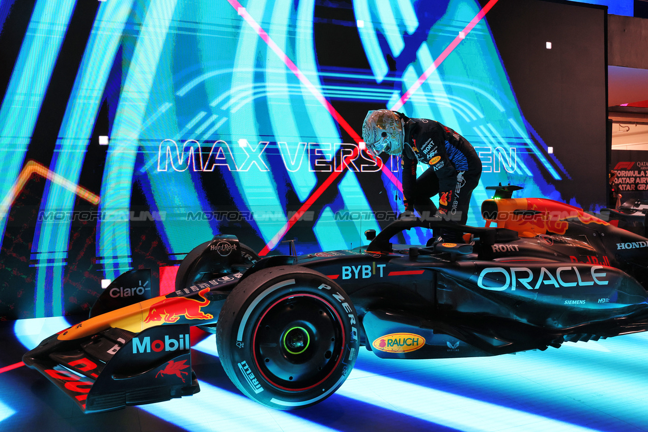 GP QATAR, Gara winner Max Verstappen (NLD) Red Bull Racing RB20 in parc ferme.

01.12.2024. Formula 1 World Championship, Rd 23, Qatar Grand Prix, Doha, Qatar, Gara Day.

- www.xpbimages.com, EMail: requests@xpbimages.com © Copyright: Bearne / XPB Images