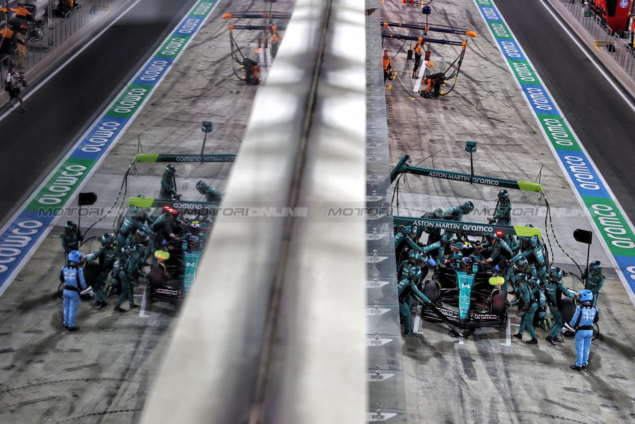 GP QATAR, Fernando Alonso (ESP) Aston Martin F1 Team AMR24 makes a pit stop.

01.12.2024. Formula 1 World Championship, Rd 23, Qatar Grand Prix, Doha, Qatar, Gara Day.

- www.xpbimages.com, EMail: requests@xpbimages.com © Copyright: Bearne / XPB Images