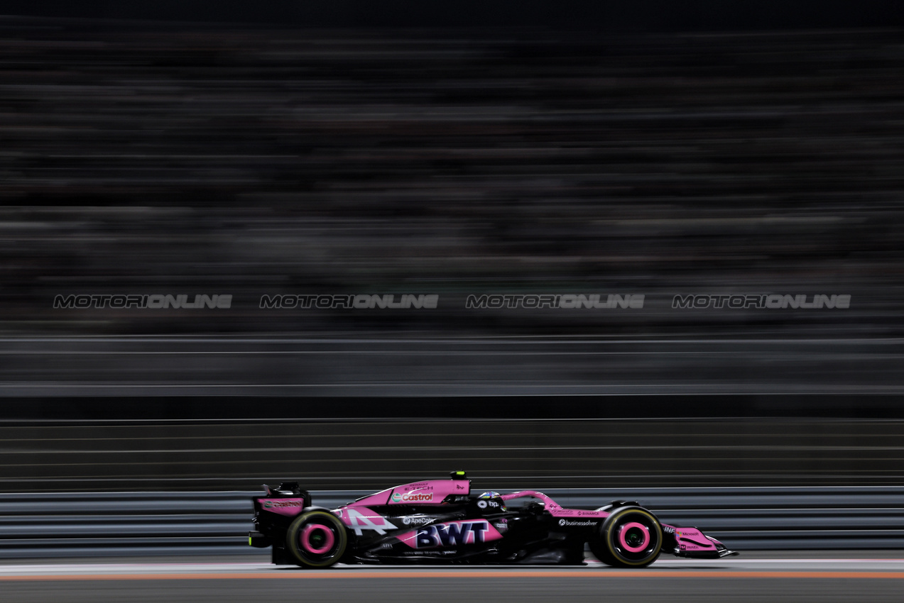 GP QATAR, Pierre Gasly (FRA) Alpine F1 Team A524.

01.12.2024. Formula 1 World Championship, Rd 23, Qatar Grand Prix, Doha, Qatar, Gara Day.

 - www.xpbimages.com, EMail: requests@xpbimages.com © Copyright: Staley / XPB Images