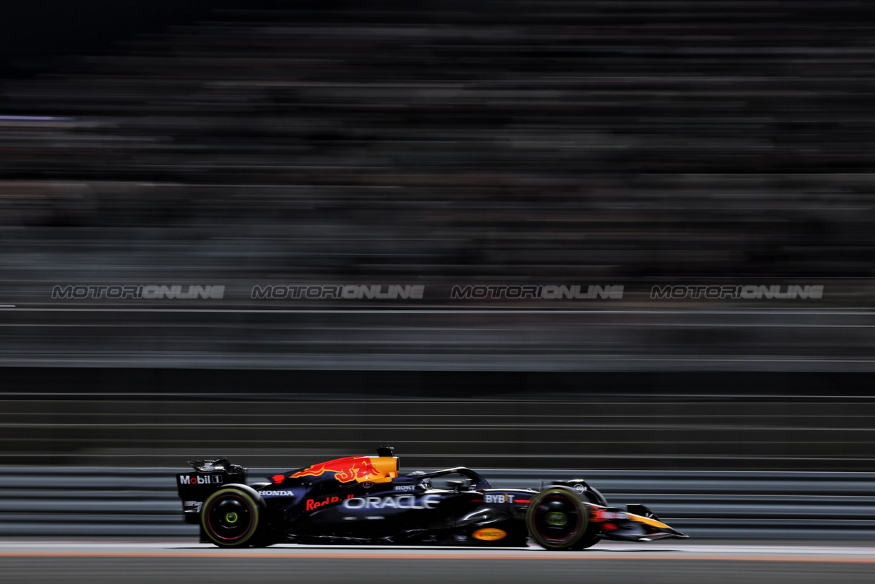 GP QATAR, Max Verstappen (NLD) Red Bull Racing RB20.

01.12.2024. Formula 1 World Championship, Rd 23, Qatar Grand Prix, Doha, Qatar, Gara Day.

 - www.xpbimages.com, EMail: requests@xpbimages.com © Copyright: Staley / XPB Images