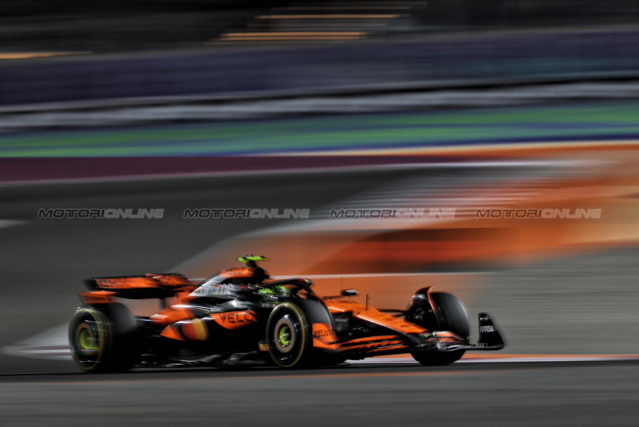 GP QATAR, Lando Norris (GBR) McLaren MCL38.

01.12.2024. Formula 1 World Championship, Rd 23, Qatar Grand Prix, Doha, Qatar, Gara Day.

 - www.xpbimages.com, EMail: requests@xpbimages.com © Copyright: Staley / XPB Images