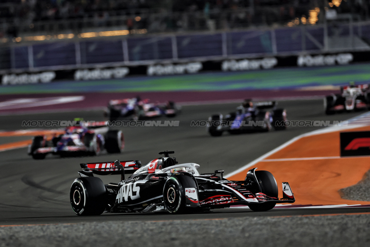 GP QATAR, Kevin Magnussen (DEN) Haas VF-24.

01.12.2024. Formula 1 World Championship, Rd 23, Qatar Grand Prix, Doha, Qatar, Gara Day.

 - www.xpbimages.com, EMail: requests@xpbimages.com © Copyright: Staley / XPB Images