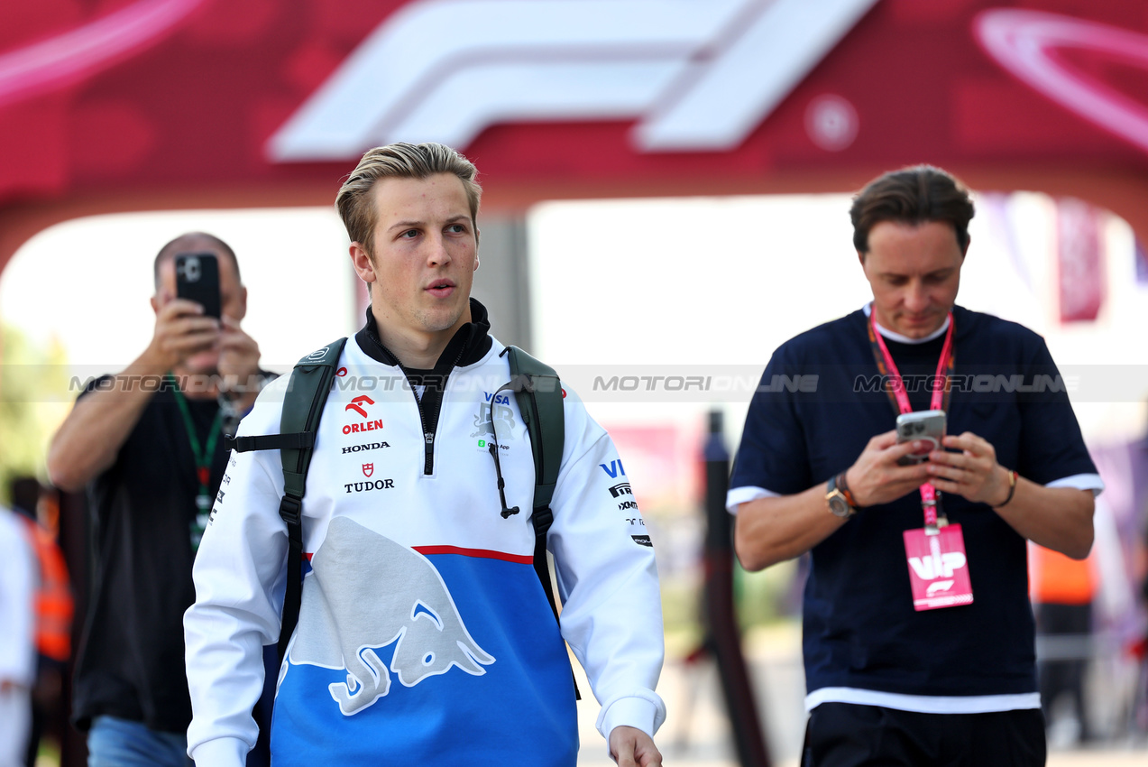 GP QATAR, Liam Lawson (NZL) RB.

01.12.2024. Formula 1 World Championship, Rd 23, Qatar Grand Prix, Doha, Qatar, Gara Day.

 - www.xpbimages.com, EMail: requests@xpbimages.com © Copyright: Staley / XPB Images