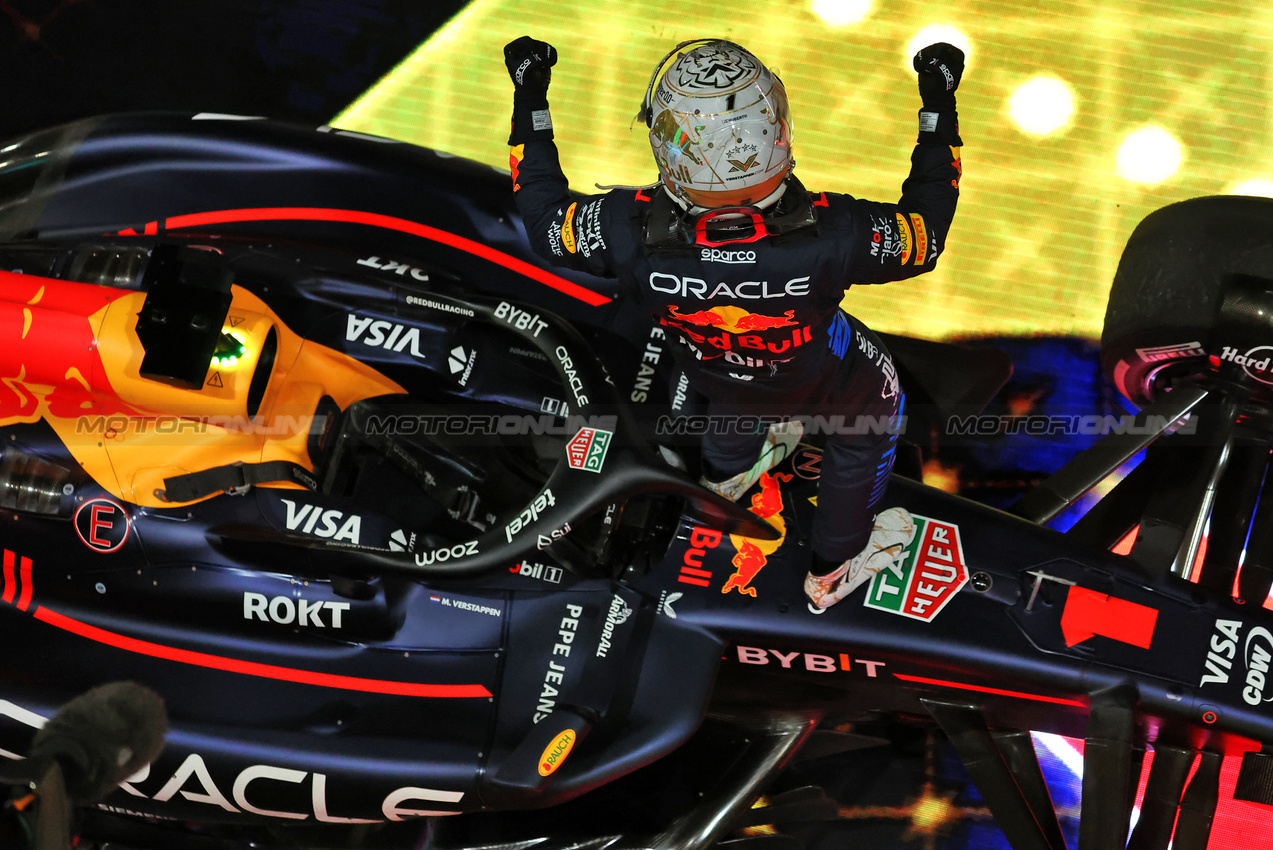 GP QATAR, Gara winner Max Verstappen (NLD) Red Bull Racing RB20 celebrates in parc ferme.

01.12.2024. Formula 1 World Championship, Rd 23, Qatar Grand Prix, Doha, Qatar, Gara Day.

- www.xpbimages.com, EMail: requests@xpbimages.com © Copyright: Moy / XPB Images