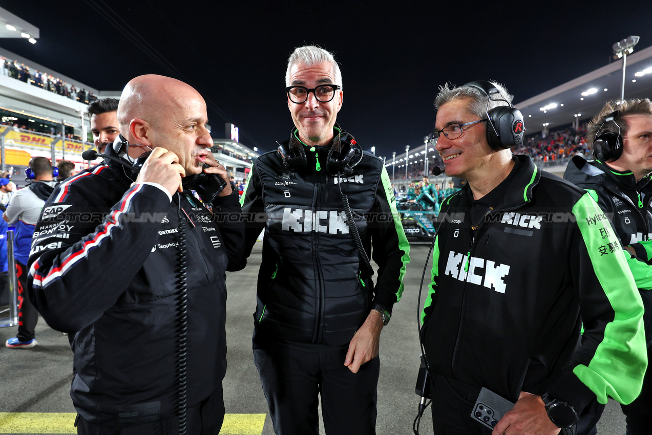 GP QATAR, Alessandro Alunni Bravi (ITA) Sauber Managing Director e Team Representative (Centre) on the grid.

01.12.2024. Formula 1 World Championship, Rd 23, Qatar Grand Prix, Doha, Qatar, Gara Day.

- www.xpbimages.com, EMail: requests@xpbimages.com © Copyright: Moy / XPB Images