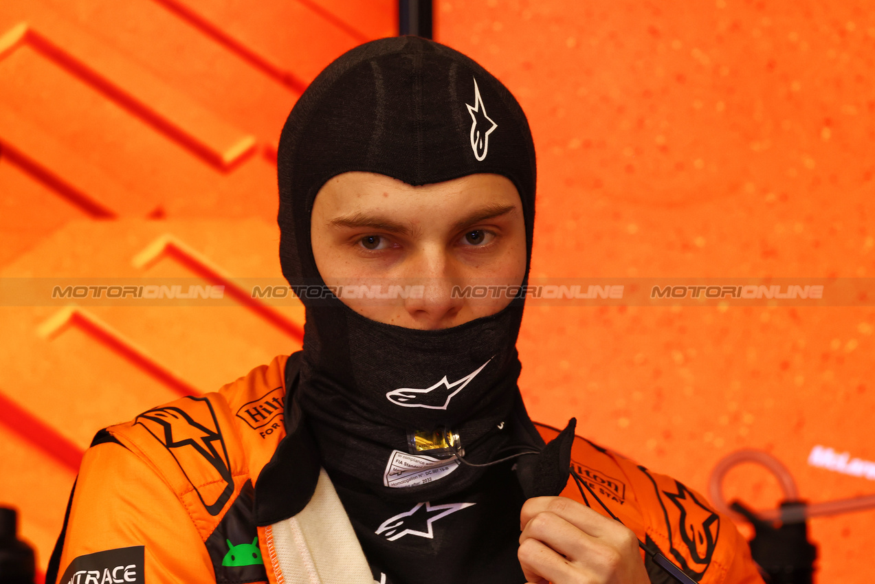 GP QATAR, Oscar Piastri (AUS) McLaren.

01.12.2024. Formula 1 World Championship, Rd 23, Qatar Grand Prix, Doha, Qatar, Gara Day.

 - www.xpbimages.com, EMail: requests@xpbimages.com © Copyright: Coates / XPB Images
