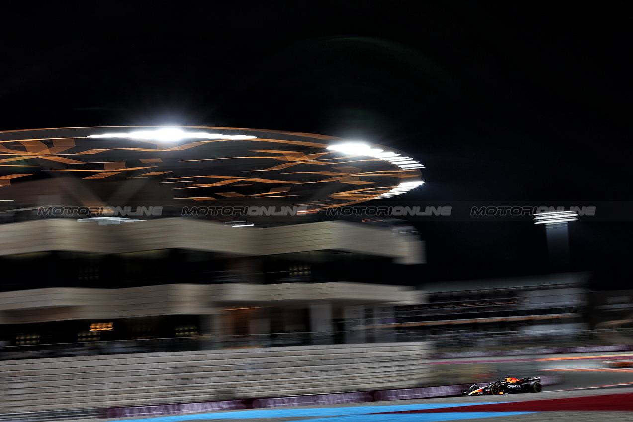 GP QATAR, Max Verstappen (NLD) Red Bull Racing RB20.

01.12.2024. Formula 1 World Championship, Rd 23, Qatar Grand Prix, Doha, Qatar, Gara Day.

 - www.xpbimages.com, EMail: requests@xpbimages.com © Copyright: Coates / XPB Images