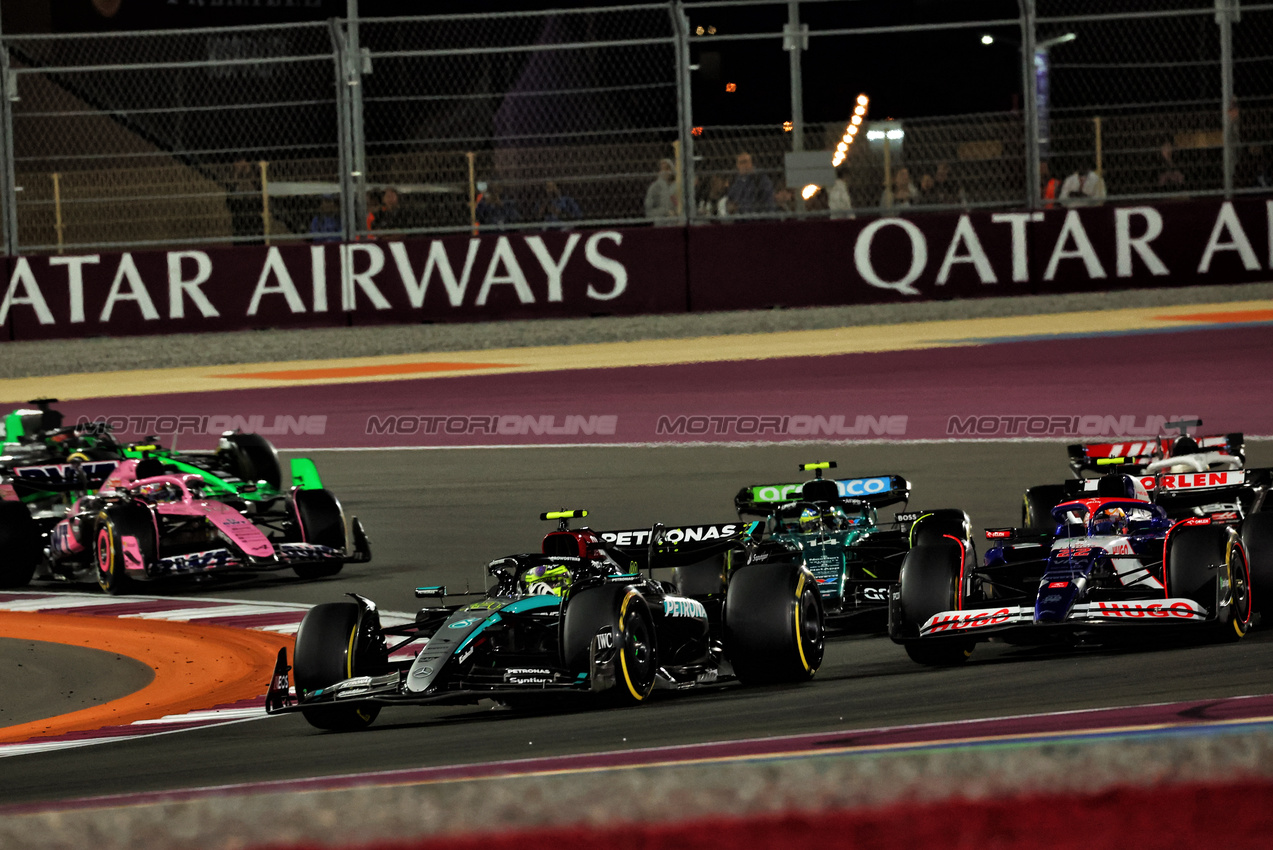 GP QATAR, Lewis Hamilton (GBR) Mercedes AMG F1 W15.

01.12.2024. Formula 1 World Championship, Rd 23, Qatar Grand Prix, Doha, Qatar, Gara Day.

 - www.xpbimages.com, EMail: requests@xpbimages.com © Copyright: Coates / XPB Images
