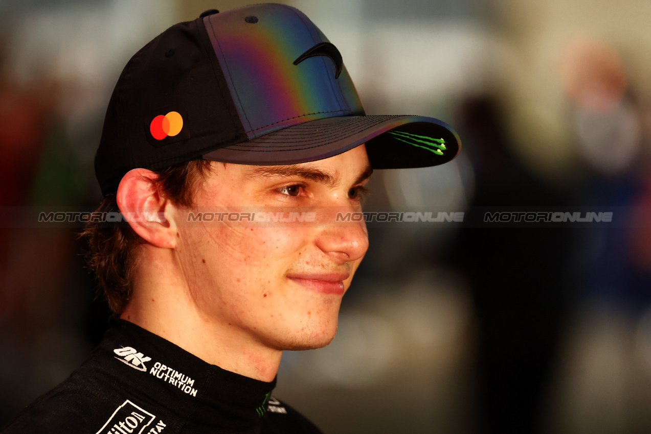 GP QATAR, Oscar Piastri (AUS) McLaren in parc ferme.

01.12.2024. Formula 1 World Championship, Rd 23, Qatar Grand Prix, Doha, Qatar, Gara Day.

 - www.xpbimages.com, EMail: requests@xpbimages.com © Copyright: Coates / XPB Images