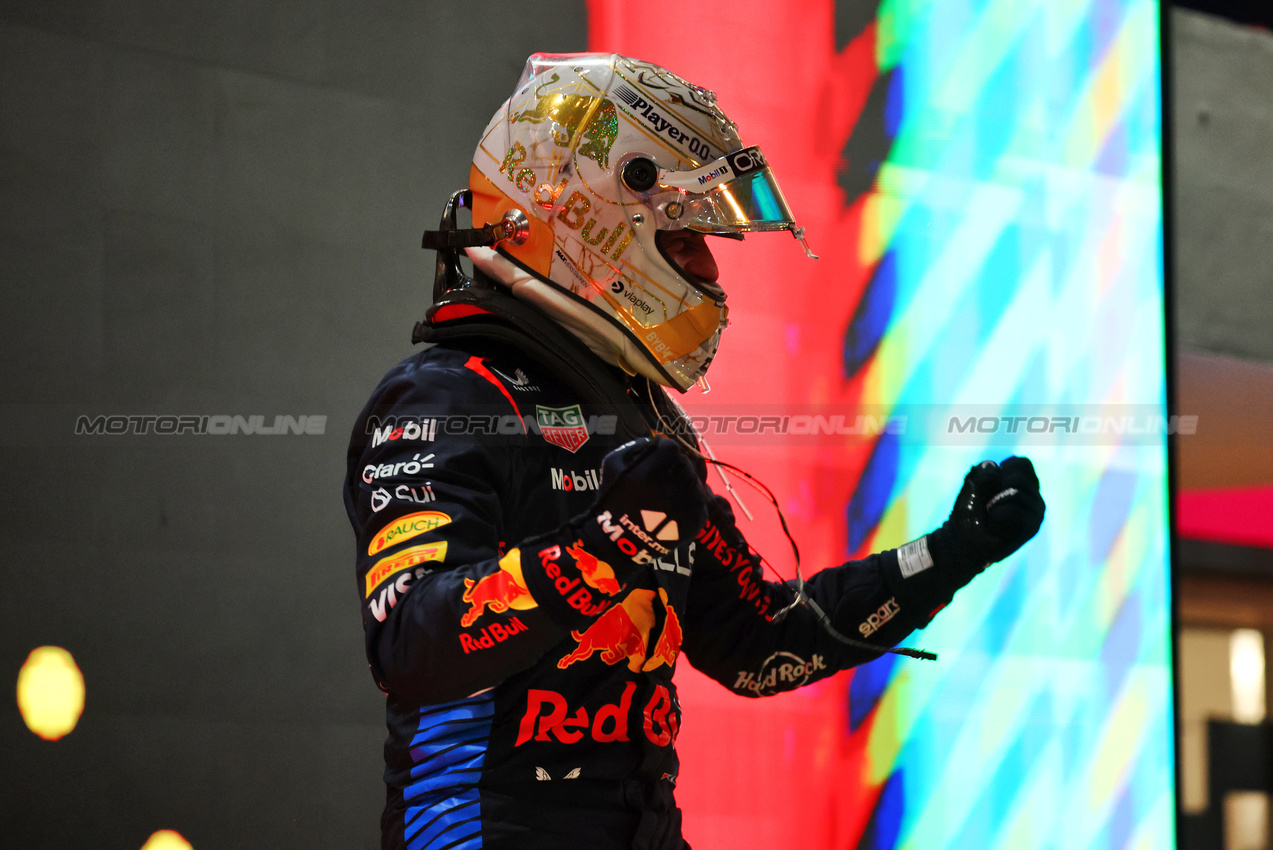 GP QATAR, Gara winner Max Verstappen (NLD) Red Bull Racing celebrates in parc ferme.

01.12.2024. Formula 1 World Championship, Rd 23, Qatar Grand Prix, Doha, Qatar, Gara Day.

 - www.xpbimages.com, EMail: requests@xpbimages.com © Copyright: Coates / XPB Images