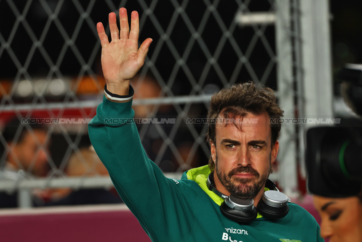 GP QATAR, Fernando Alonso (ESP) Aston Martin F1 Team on the drivers' parade.

01.12.2024. Formula 1 World Championship, Rd 23, Qatar Grand Prix, Doha, Qatar, Gara Day.

 - www.xpbimages.com, EMail: requests@xpbimages.com © Copyright: Coates / XPB Images