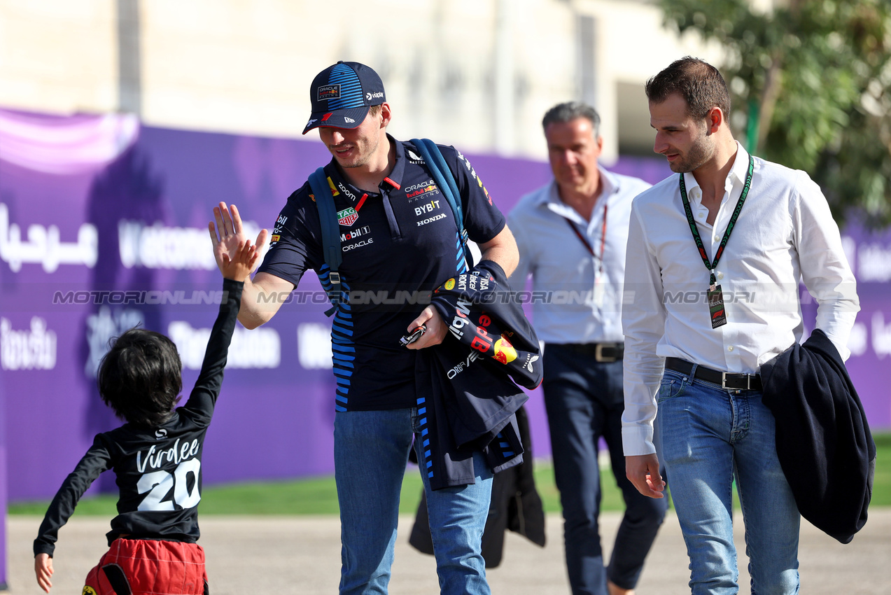 GP QATAR, Max Verstappen (NLD) Red Bull Racing.

01.12.2024. Formula 1 World Championship, Rd 23, Qatar Grand Prix, Doha, Qatar, Gara Day.

 - www.xpbimages.com, EMail: requests@xpbimages.com © Copyright: Staley / XPB Images