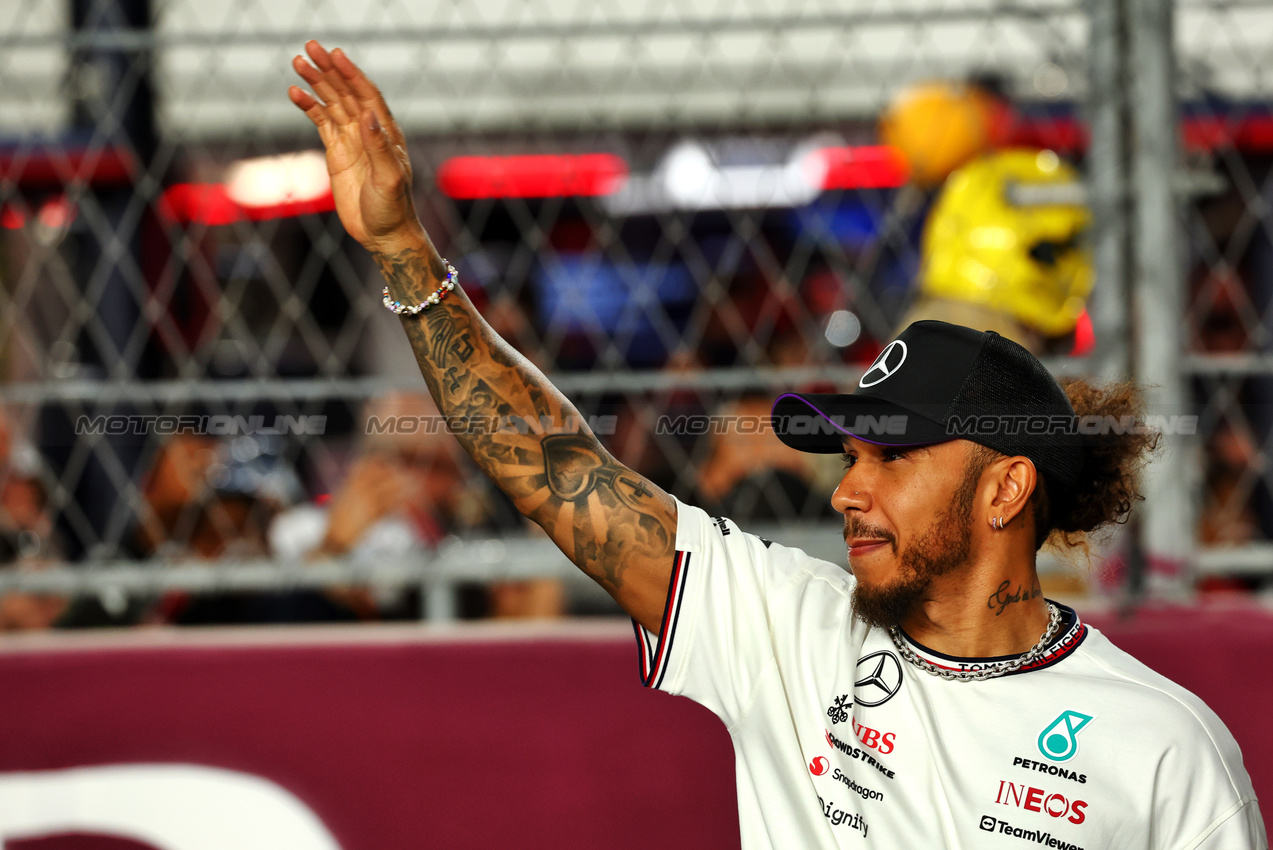 GP QATAR, Lewis Hamilton (GBR) Mercedes AMG F1 on the drivers' parade.

01.12.2024. Formula 1 World Championship, Rd 23, Qatar Grand Prix, Doha, Qatar, Gara Day.

 - www.xpbimages.com, EMail: requests@xpbimages.com © Copyright: Coates / XPB Images