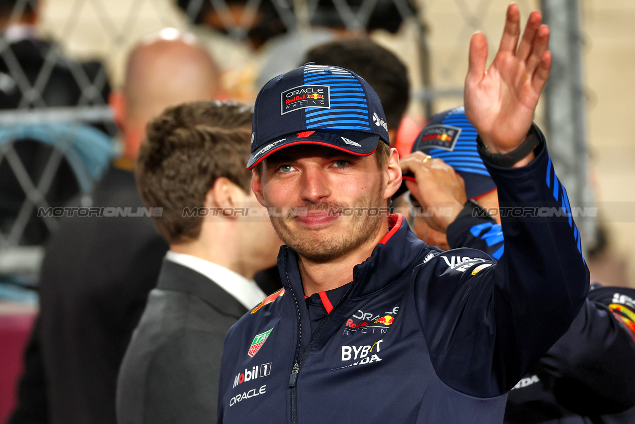 GP QATAR, Max Verstappen (NLD) Red Bull Racing on the drivers' parade.

01.12.2024. Formula 1 World Championship, Rd 23, Qatar Grand Prix, Doha, Qatar, Gara Day.

 - www.xpbimages.com, EMail: requests@xpbimages.com © Copyright: Coates / XPB Images