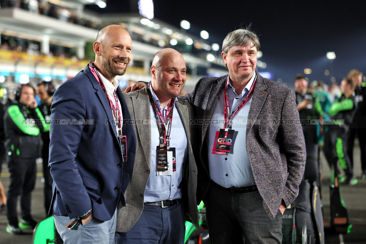 GP QATAR, Juergen Rittersberger (GER) Audi Member of the Board of Management for Finance, Legal Affairs e IT (Right) on the grid.

01.12.2024. Formula 1 World Championship, Rd 23, Qatar Grand Prix, Doha, Qatar, Gara Day.

 - www.xpbimages.com, EMail: requests@xpbimages.com © Copyright: Staley / XPB Images