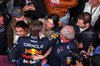 GP QATAR, Gara winner Max Verstappen (NLD) Red Bull Racing celebrates in parc ferme with Domenica Kelly Piquet (BRA); mother Sophie Kumpen (BEL); sister Victoria Verstappen; e Dr Helmut Marko (AUT) Red Bull Motorsport Consultant.

01.12.2024. Formula 1 World Championship, Rd 23, Qatar Grand Prix, Doha, Qatar, Gara Day.

- www.xpbimages.com, EMail: requests@xpbimages.com © Copyright: Moy / XPB Images