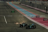GP QATAR, Fernando Alonso (ESP) Aston Martin F1 Team AMR24 e George Russell (GBR) Mercedes AMG F1 W15 battle for position.

01.12.2024. Formula 1 World Championship, Rd 23, Qatar Grand Prix, Doha, Qatar, Gara Day.

 - www.xpbimages.com, EMail: requests@xpbimages.com © Copyright: Coates / XPB Images