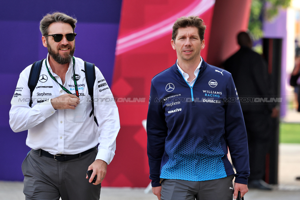 GP QATAR, James Vowles (GBR) Williams Racing Team Principal (Right).

28.11.2024. Formula 1 World Championship, Rd 23, Qatar Grand Prix, Doha, Qatar, Preparation Day.

- www.xpbimages.com, EMail: requests@xpbimages.com © Copyright: Moy / XPB Images