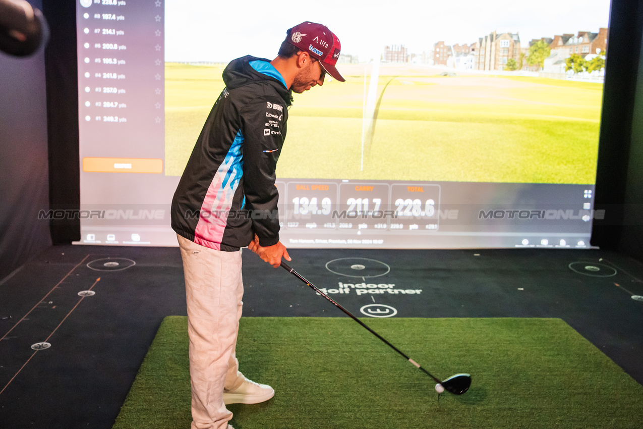 GP QATAR, Pierre Gasly (FRA) Alpine F1 Team plays golf in the paddock.

28.11.2024. Formula 1 World Championship, Rd 23, Qatar Grand Prix, Doha, Qatar, Preparation Day.

- www.xpbimages.com, EMail: requests@xpbimages.com © Copyright: Bearne / XPB Images
