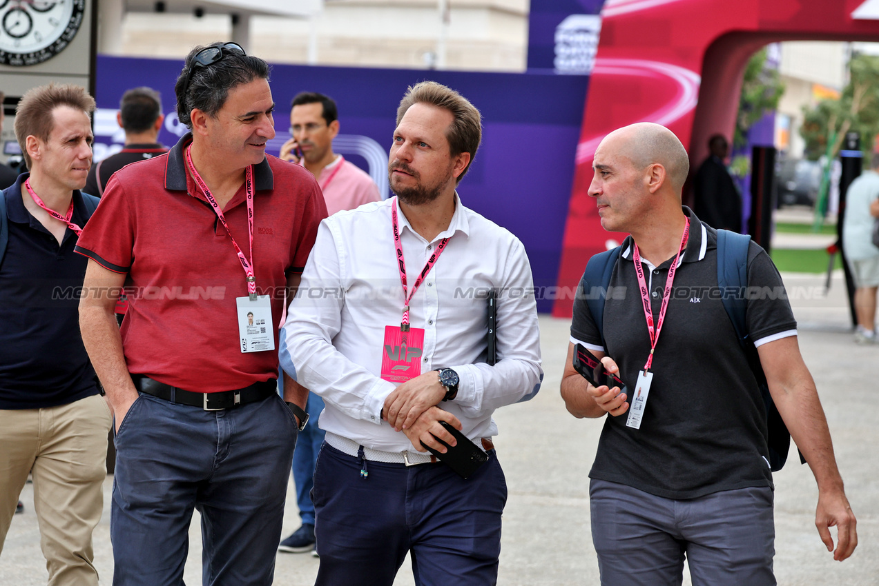 GP QATAR, Juan Manuel Uriarte (ESP) Madrid GP (Left).

28.11.2024. Formula 1 World Championship, Rd 23, Qatar Grand Prix, Doha, Qatar, Preparation Day.

- www.xpbimages.com, EMail: requests@xpbimages.com © Copyright: Moy / XPB Images