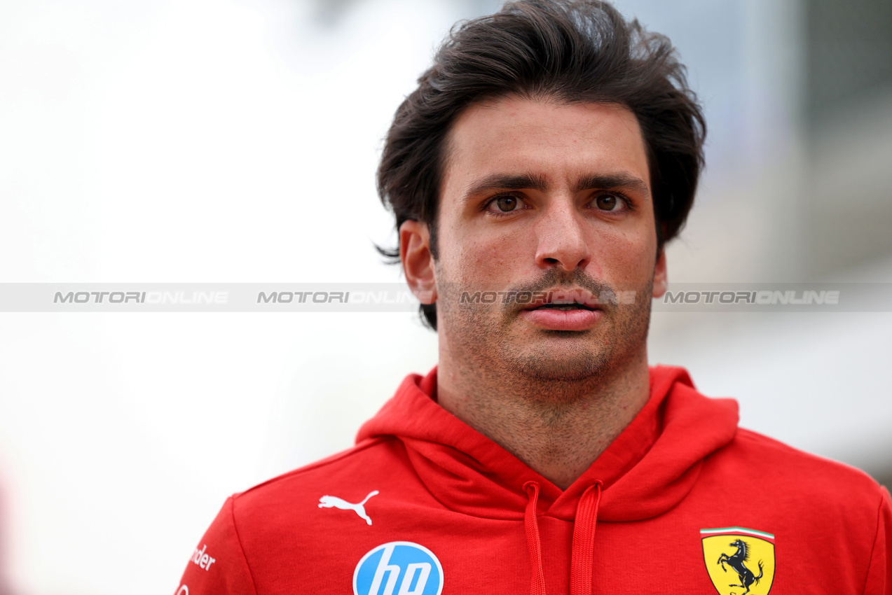 GP QATAR, Carlos Sainz Jr (ESP) Ferrari.

28.11.2024. Formula 1 World Championship, Rd 23, Qatar Grand Prix, Doha, Qatar, Preparation Day.

 - www.xpbimages.com, EMail: requests@xpbimages.com © Copyright: Staley / XPB Images