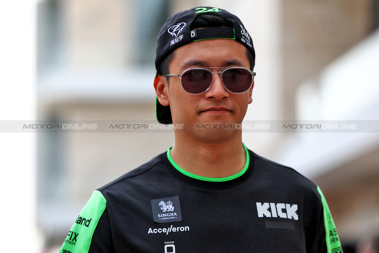 GP QATAR, Zhou Guanyu (CHN) Sauber.

28.11.2024. Formula 1 World Championship, Rd 23, Qatar Grand Prix, Doha, Qatar, Preparation Day.

 - www.xpbimages.com, EMail: requests@xpbimages.com © Copyright: Staley / XPB Images