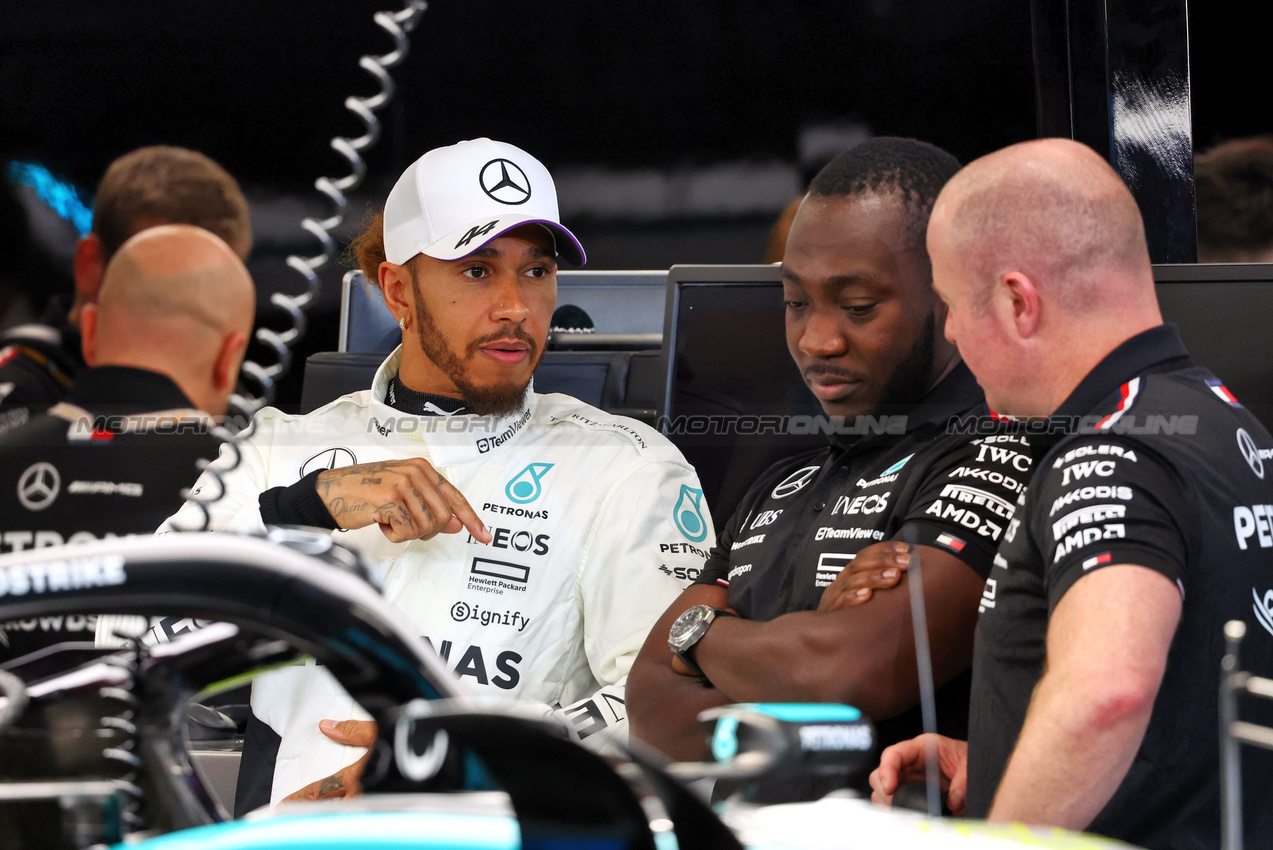 GP QATAR, Lewis Hamilton (GBR) Mercedes AMG F1.

28.11.2024. Formula 1 World Championship, Rd 23, Qatar Grand Prix, Doha, Qatar, Preparation Day.

- www.xpbimages.com, EMail: requests@xpbimages.com © Copyright: Charniaux / XPB Images