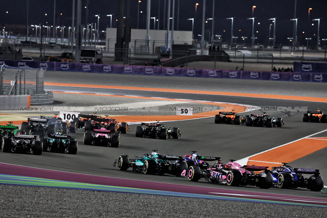GP QATAR, Esteban Ocon (FRA) Alpine F1 Team A524 e Alexander Albon (THA) Williams Racing FW46 at the partenza of Sprint.

30.11.2024. Formula 1 World Championship, Rd 23, Qatar Grand Prix, Doha, Qatar, Sprint e Qualifiche Day.

- www.xpbimages.com, EMail: requests@xpbimages.com © Copyright: Moy / XPB Images