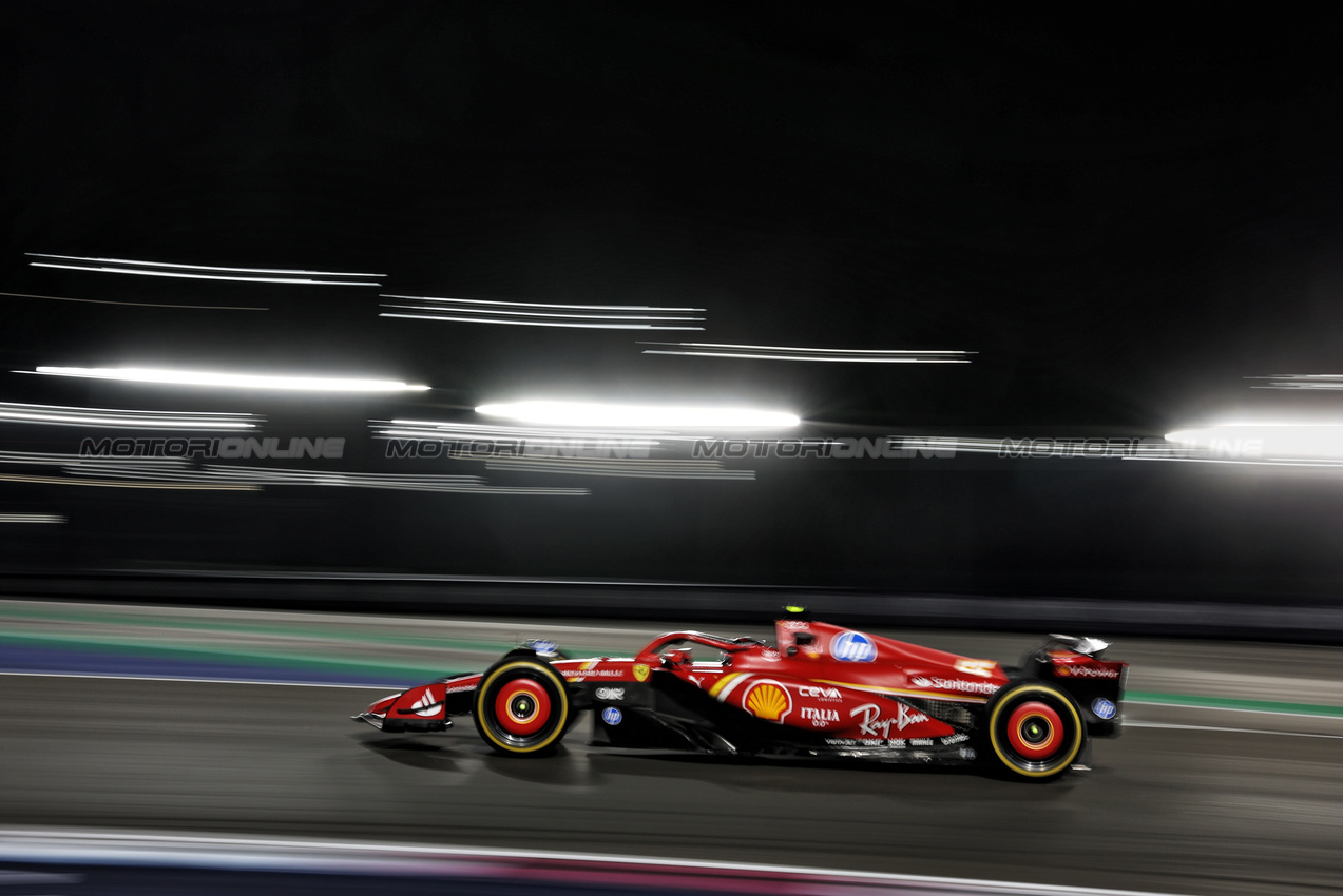 GP QATAR, Carlos Sainz Jr (ESP) Ferrari SF-24.

30.11.2024. Formula 1 World Championship, Rd 23, Qatar Grand Prix, Doha, Qatar, Sprint e Qualifiche Day.

 - www.xpbimages.com, EMail: requests@xpbimages.com © Copyright: Staley / XPB Images