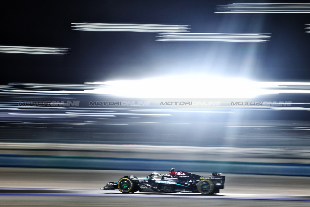 GP QATAR, Lewis Hamilton (GBR) Mercedes AMG F1 W15.

30.11.2024. Formula 1 World Championship, Rd 23, Qatar Grand Prix, Doha, Qatar, Sprint e Qualifiche Day.

 - www.xpbimages.com, EMail: requests@xpbimages.com © Copyright: Staley / XPB Images